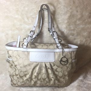 🔴SOLD🔴Coach Signature Pleated East West Gallery